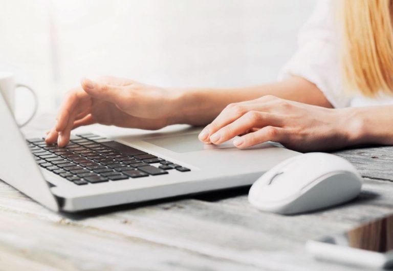 Télétravail partiel : faut-il investir dans un ordinateur portable puissant ?